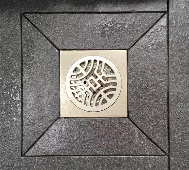 17衛(wèi)生間，陽臺地漏做“回字形”工藝處理，讓下水更快.jpg
